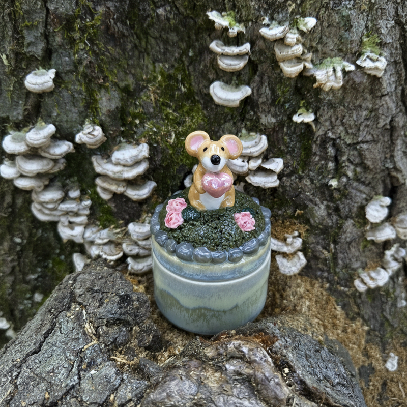 Mouse pottery piece